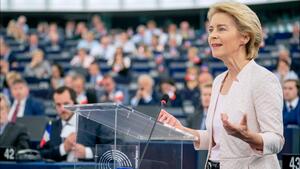 Szefowa Komisji Europejskiej została skrytykowana... za 19-minutowy lot samolotem! 