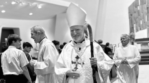 Szok! Biskup znaleziony martwy w mieszkaniu. Na ciele ślady postrzału