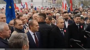 Tusk i Schetyna nie znają czwartej zwrotki hymnu