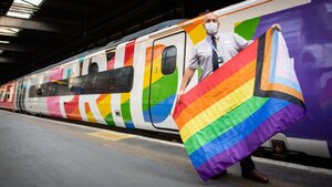 ABSURD! W Wielkiej Brytanii zaczął kursować pierwszy pociąg LGBT