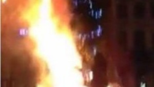 Muzułmanie spalili choinkę przed urzędem w Zgorzelcu