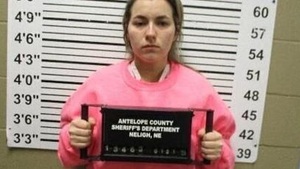 SZOKUJĄCE! Nauczycielka wywoziła ucznia na cmentarz, żeby uprawiać z nim seks!