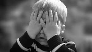 MEGASKANDAL! W Brukseli odbywają się "targi dziecięce". Wynajem macic i sprzedaż dzieci homoseksualistom 