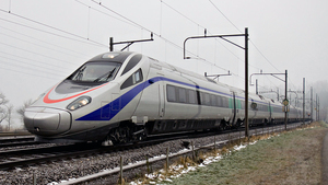 PKP niebawem wyrzuci z pracy 300 osób. W końcu trzeba spłacić Pendolino...