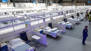 Kto zarobił na pandemii? Gigantyczne szpitale polowe w UK stoją puste!