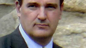 Urzędnik-milioner. Kim jest nowy premier Francji?