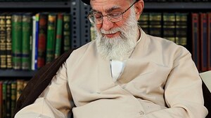 Chamenei: "Akcja wojskowa taka, jak ta, nie wystarczy"