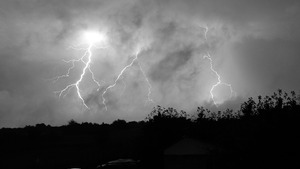 Kolejny „wolny artysta” profanuje krzyż