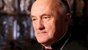 Kard. Nycz - Pomóżmy wreszcie potrzebujących uchodźcom!