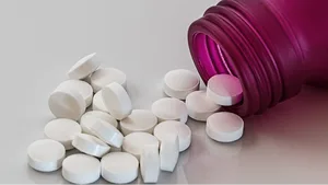 PILNE! Dopuszczono do użycia tabletkę przeciw COVID! Co ze szczepieniami? 