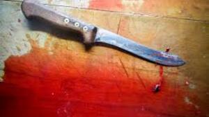 Francuski mnich przygarnął bezdomnego Afgańczyka ten pijany rzucił się na niego z nożem