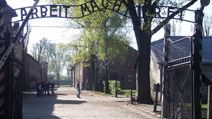 100 milionów na Muzeum Auschwitz