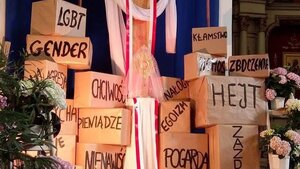 Jak lobby homoseksualne atakuje w Polsce kościoły - co naprawdę wydarzyło się w kościele w Płocku? 