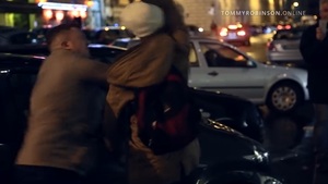 Brytyjski dziennikarz nokautuje ciemnoskórego imigranta w samym środku strefy no-go! [WIDEO!]