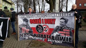 Fotorelacja. Narodowcy oddali cześć prawosławnym Żołnierzom Wyklętym. Bojówkarze antyPiSu z Warszawy usiłowali zablokować Marsz w Hajnówce