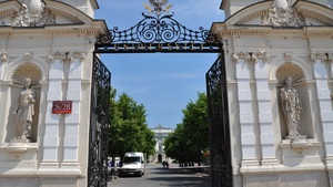 Uniwersytet na dnie!