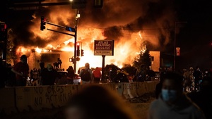 Snajperska ochrona pomników i firm przez świadomych obywateli działa znakomicie