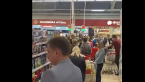 Przerażające sceny w sklepach. Sieć obiegły szokujące nagrania (WIDEO)