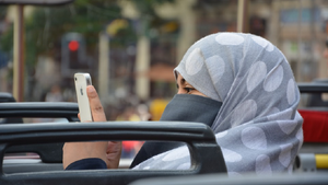 Nowoczesny islam! Rozwiedziesz się z kobietą informując ją SMS-em!