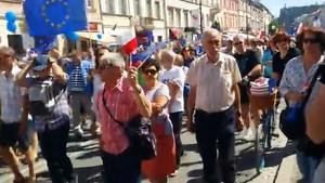 Skąd tyle zapału w emerytach z groteskowej opozycji do walki z Polską i Polakami?