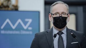 SKANDAL! Rząd wprowadza właśnie PRZYMUS SZCZEPIEŃ tylnymi drzwiami?!