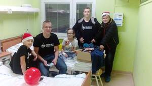 Wszechpolacy oddają krew, a uzyskane czekolady przekazują dla sierot i samotnych matek