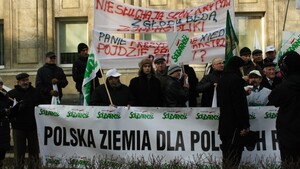 Warszawa: rolnicy protestują i krytykują USA