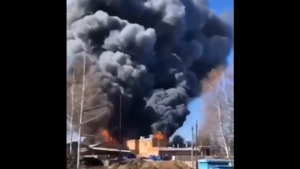 Ogromny pożar fabryki w Rosji! Takiego widoku nikt się nie spodziewał [WIDEO]