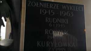 Tablica żołnierzy wyklętych na Grobie Nieznanego Żołnierza