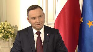 Z OSTATNIEJ CHWILI: Prezydent podał pytania do referendum