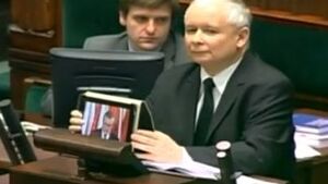 „Operacja tablet” w sondażach nic nie dała