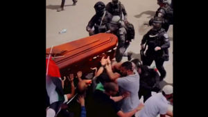 Przerażające sceny podczas pogrzebu! Zaatakowała izraelska policja [WIDEO]