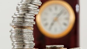 Ekonomiści apelują, aby wstrzymać 500 plus i 13. emeryturę aż na 3 lata