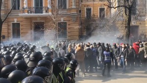 Ukraińcy nacjonaliści w Kijowie biją się z policją 