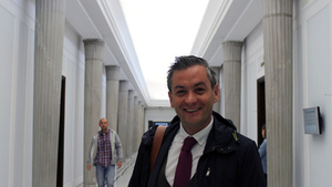 Łamanie się opłatkiem jest niekomfortowe? Biedroń: ludzie się męczą