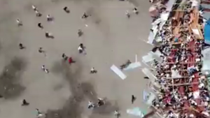 Przerażające wideo! Runęła trybuna pełna widzów. Setki rannych [WIDEO]