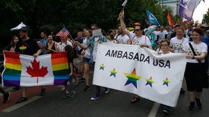 Fotorelacja. Czemu USA wspiera homo adopcje, homo małżeństwa i aborcje w Polsce?