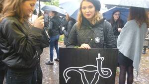 Feministyczna błazenada - „Bunt Ciał pod Sejmem”