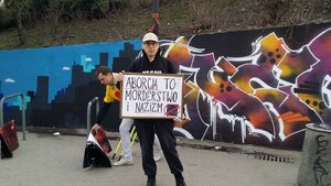 Antyaborcyjna pikieta zepsuła humor feministkom [FOTORELACJA]