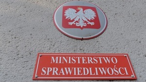 Komornik i asesor z Bełchatowa zawieszeni