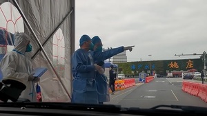 Pracodawca w Chinach pokona kolejny lockdown! Rzędy namiotów w obozie pracy