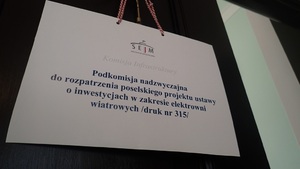 PiS walczy z elektrowniami wiatrowymi w pobliżu zabudowań