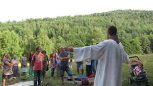 ALWERNIA, HIPISI, a wszędzie BÓG