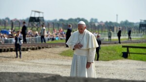 Deutsche Welle o nazistowskim obozie i Polakach-antysemitach zarzynających Żydów