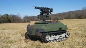 Robot Titan pokona czołgi na polu walki