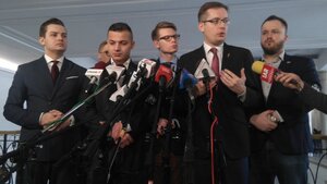 KONFERENCJA PRASOWA ONR RN MW W SEJMIE W SPRAWIE MASOWEJ IMIGRACJI Z UKRAINY