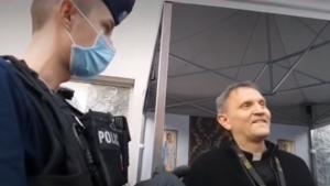 Ksiądz Michał Woźnicki do policjanta: „proszę mnie wsadzić do więzienia”…