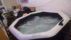 "Dziennikarze" z Gazety Wyborczej nie wiedzą jak można niepostrzeżenie wnieść dmuchane jacuzzi do akademika