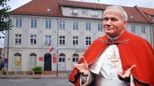 SKANDAL! Radni z Gołdapi gremialnie przeciwko dokumentowi Jana Pawła II! [VIDEO]