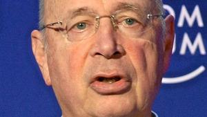 Będą wszczepiać dzieciom chipy! Schwab mówi o tym oficjalnie 